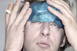 Migraine Pain Relief Stampe: Man with a coolpack