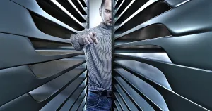 Digital Composing Techniques Stampe: Man pointing towards the camera