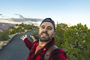 Sunset Landscape Photography Stampe: Man smiling at the camera