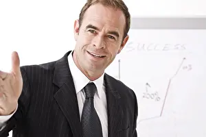Middle Aged Man Stampe: Manager standing in front of a flipchart