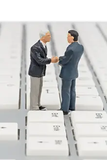 Business Communication Stampe: Two managers talking on the keyboard of a computer
