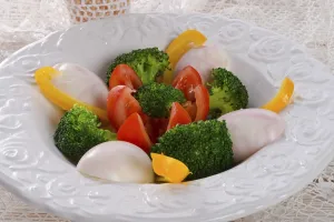 Colorful Vegetable Dish Stampe: Marbled eggs with vegetables