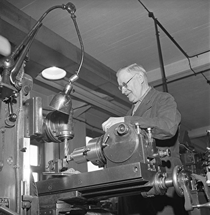 Vintage Industrial Scene Stampe: Mechanical workshop in the 1940s