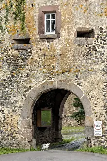 Abandoned Castle Fortification Stampe: Medieval gate tower of the outer bailey