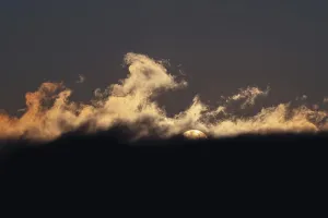 Serene Evening Sky Stampe: A mesmerizing sunset with dramatic cloud formations and a serene sky