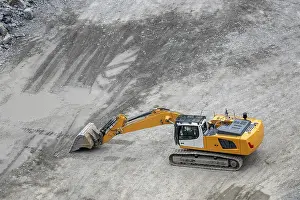 Construction Machinery Images Stampe: Mining in the granite quarry. Working mining machine