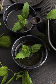 Empty Table Setting Photos Stampe: Mint tea