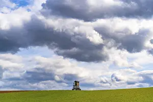 Deserted Farmland Germany Stampe: Mobile raised hide in an empty field under dramatic clouds