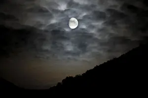 Deserted Night Sky Stampe: Moon