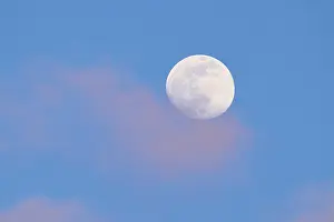 Southern Germany Atmosphere Stampe: Moon at sunset, evening, clouds