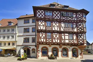Timber Framed House Architecture Stampe: Mosbach, Germany, June 2021: Historic town center with timber-framed houses called 'Palmsche Haus' Mosbach