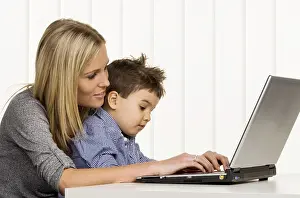 Mother Working From Home Stampe: Mother and son at the computer