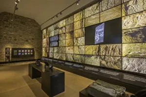 UNESCO World Heritage Site Ireland Stampe: Museum at the Knowth Megalithic Complex