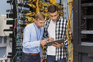 Medical Diagnosis Stampe: Network engineers with tablet medium shot