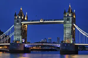 London River Thames Stampe: Night view, Thames, Tower Bridge