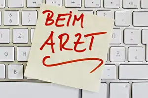European Medical Practitioner Stampe: A note on the keyboard of a computer as a reminder