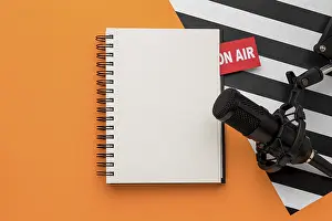Empty Notebook Stampe: Empty notebook microphone
