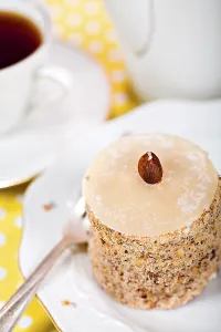 Baked Goods Studio Shots Stampe: Nut cake