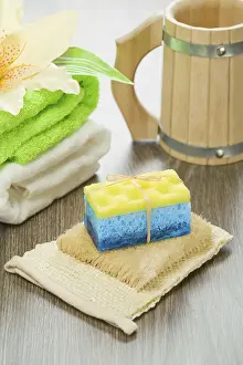 Blue And White Ceramics Stampe: Objects for bathing on wooden background