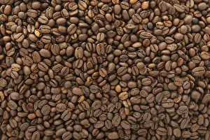 Legume Images Stampe: Whole offee beans as background