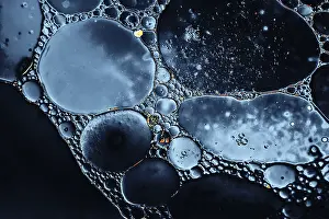 Uninhabited Waterfront Landscape Stampe: Oil bubbles inside water base form patterns