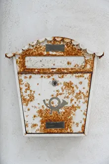 Deserted Postal Service Stampe: Old rusty mailbox