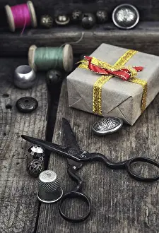 Embroidery Supplies Stampe: Old scissors, spools of thread