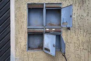 Deserted House In Bavaria Stampe: Open mailboxes at an empty house
