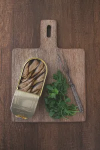 Pilchard Stampe: Una lattina aperta di spratti, antipasto.