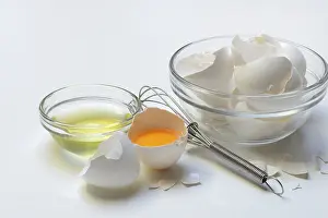 Food Photography Kitchen Utensil Stampe: Opened hen's egg, egg white in shell and eggshells
Opened hen's egg