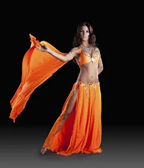 Oriental Dancer Stampe: Oriental dancer in studio on dark background