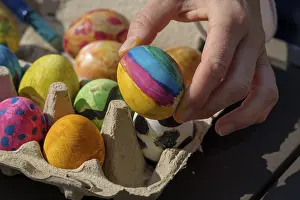 Easter Egg Painting Stampe: Painted easter eggs in an egg box