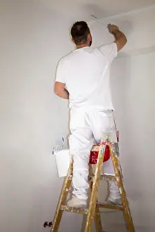 Old Building Restoration Stampe: Painter renovates an old flat