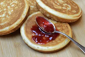 Raspberry Jam Stampe: Pancake with raspberry jam and spoon