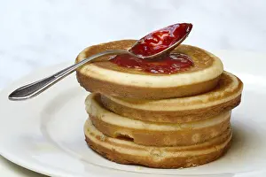 Sweet Dessert Meal Stampe: Pancake with raspberry jam and spoon