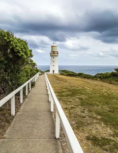 Great Ocean Road Stampe: The path to the lighthouse is fenced with a railing