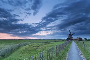 Groningen Netherlands Landscape Stampe: Path to windmill in clouded dusk