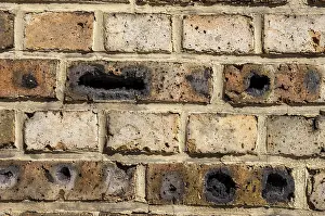 Deserted Brick Walls Stampe: Pattern and structure of a brick wall