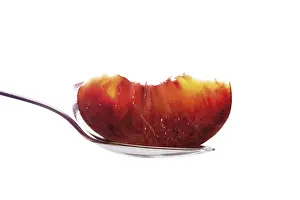 Healthy Eating Tips Stampe: Peach slice on a spoon
