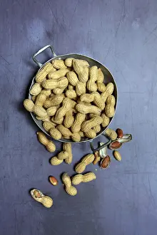 Tableware Photography Stampe: Peanuts in shell, Germany