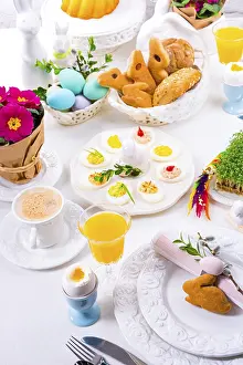 Sweet Dessert Ideas Stampe: The perfect table with colorful table decorations for Easter