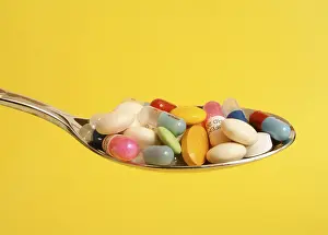 Healthcare System Symbol Stampe: Pills on spoon