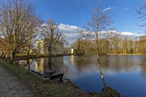 Deserted Castle Stampe: Pond