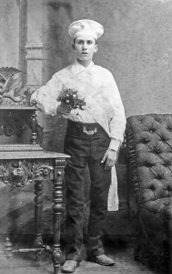Direct Look Portrait Photos Stampe: Portrait, bakers apprentice looking into the camera