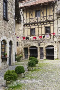 Fortified Medieval Architecture Stampe: Place de la Halle square, medieval walled town of Perouges