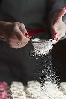 Confectionery Production Stampe: The process of making marshmallow
