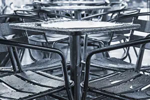 Deserted Coffee Shop Interior Stampe: Puddle on the table in a cafe