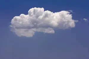 Nice Weather Images Stampe: Puffy clouds on a blue sky
