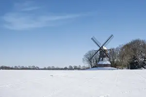 Historic Windmill Germany Stampe: Quantwick mill in winter, historic windmill