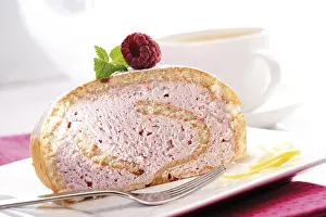 Calorie Count Food Photography Stampe: Raspberry spongecake roll